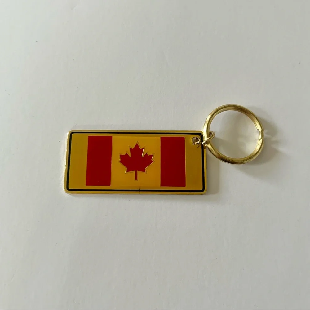 Vintage Old Canada Flag Metal Keychain Souvenir Keyring (NWOT)